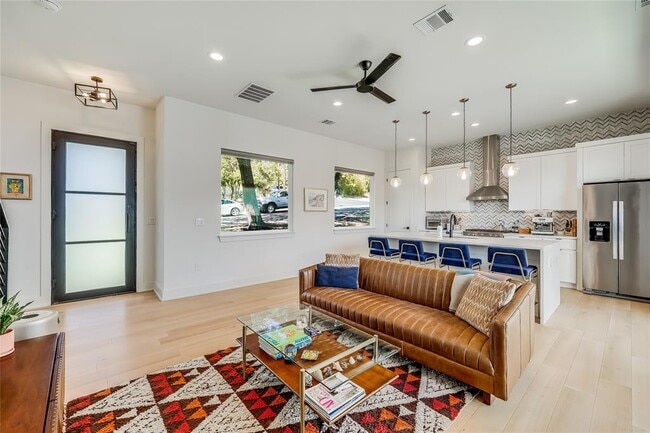 Photo - 2909 Oak Crest Ave