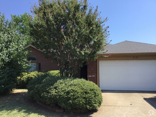 Building Photo - 818 Valleybrooke Dr Rental