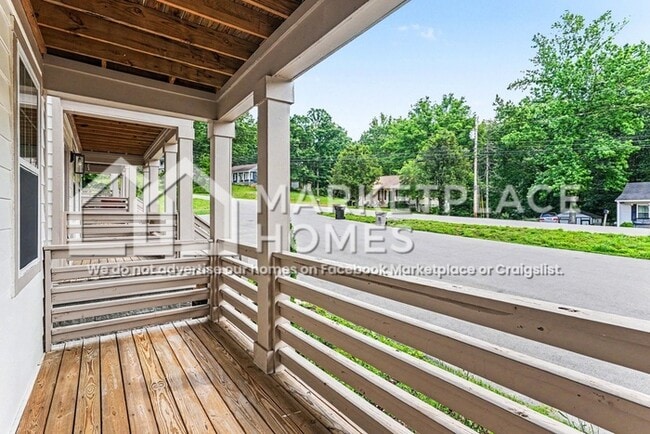Photo - 2437 Bell St