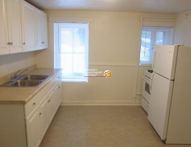 Photo - 1 Bedroom Avenues Apt on B Street! All Utilities Included! Unidad #01