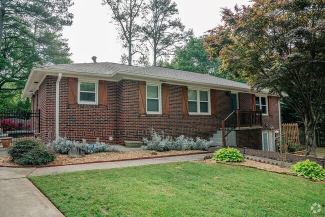 Building Photo - 2331 Robin Ln SE Rental