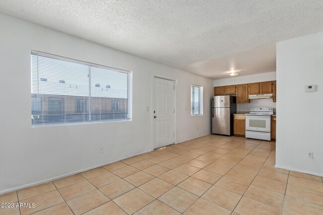 Photo - 1623 E Wood St Unit Apt 202