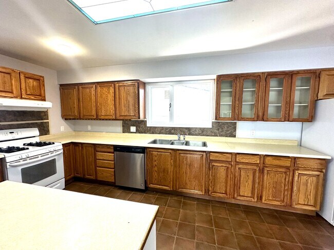 Photo - 2737 Budd Rd