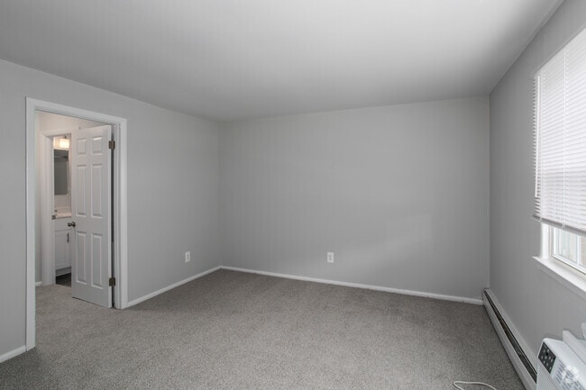 1BR, 1BA - 780SF - Renovated - Bedroom