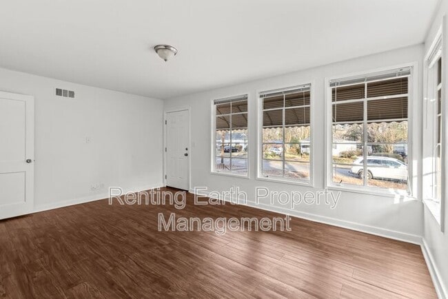 Photo - 620 Annie Laura Dr