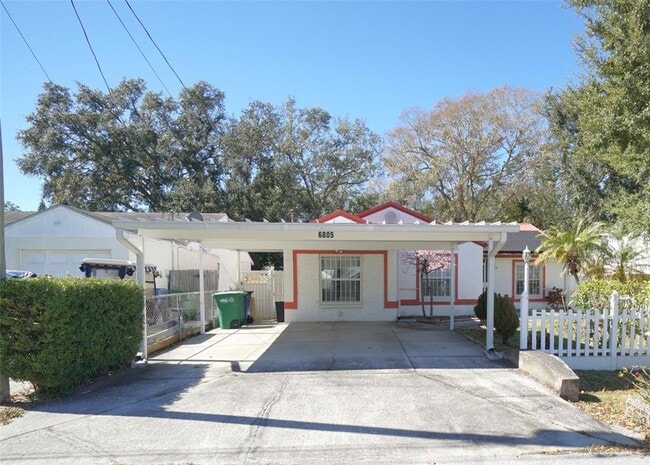 Building Photo - 6805 S Sheridan Rd