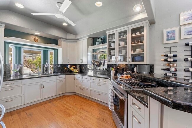 Photo - 5618 Bellevue Ave