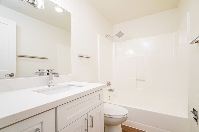 Building Photo - Welcome to Magenta Apartments – Where Quie... Unit Magenta Apartments -202