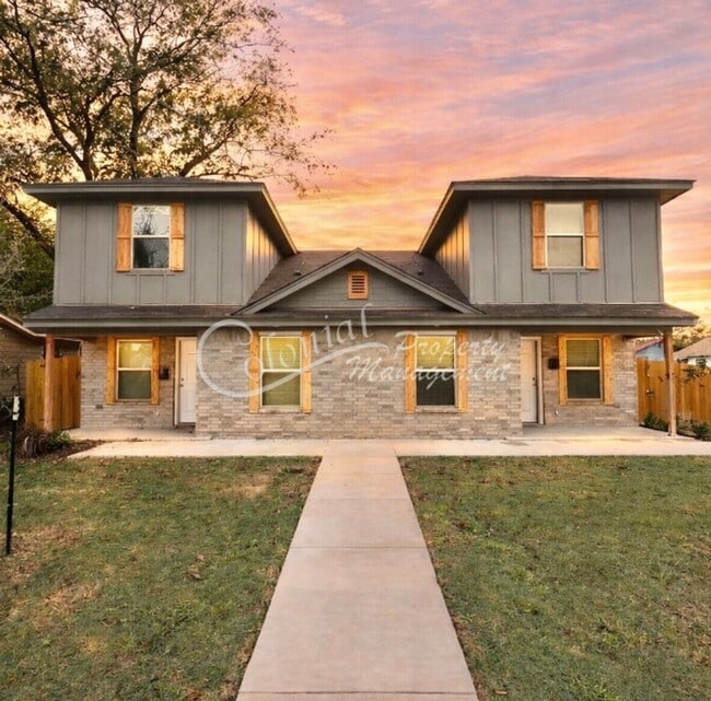 Building Photo - 1015 N 10th St Unit B