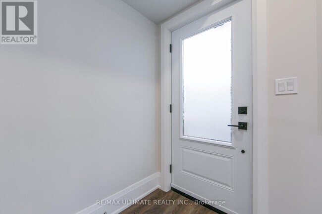 Photo - 19 Fernwood Park Ave