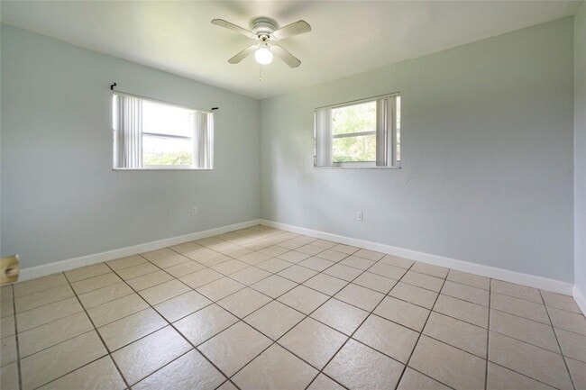 Photo - 6170 Southwest 43rd Street, 1 2 Unidad 1 2