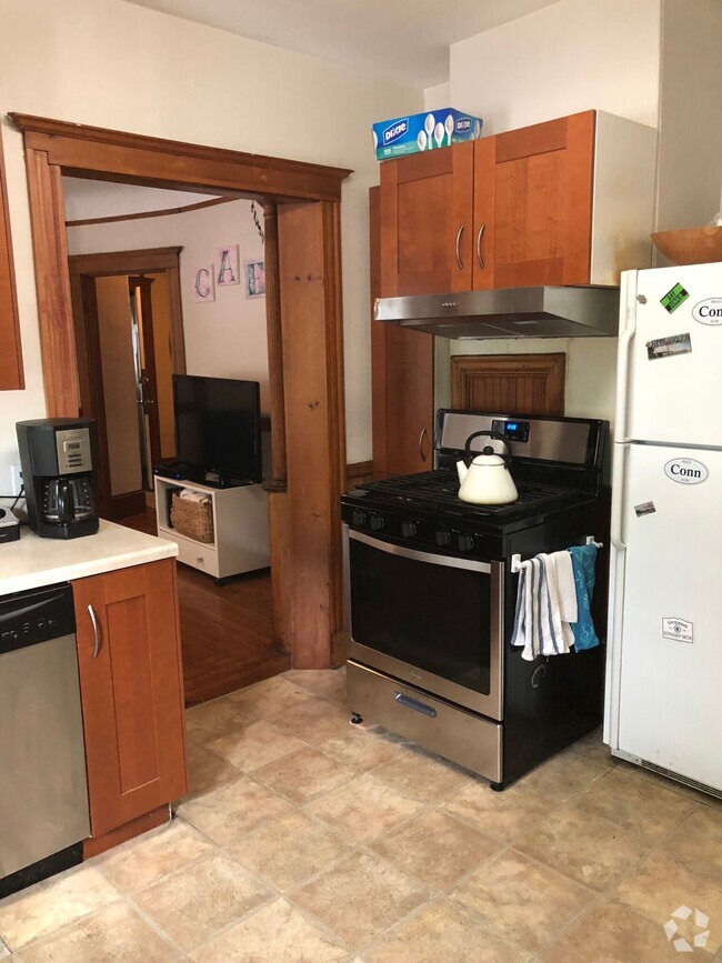 Building Photo - 151 Elm St Unit 1 Rental