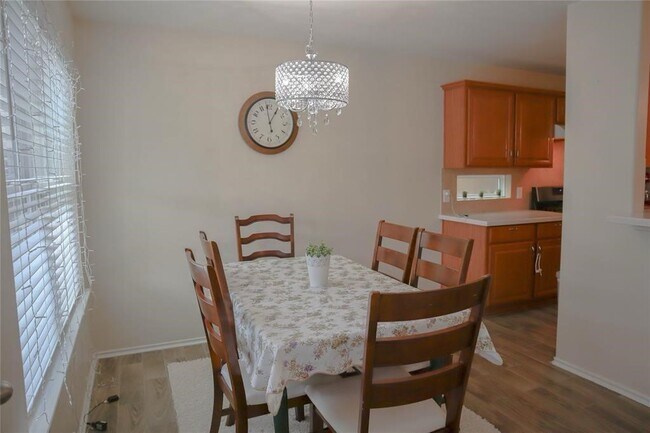 Photo - 1110 Crestmont Pl Loop