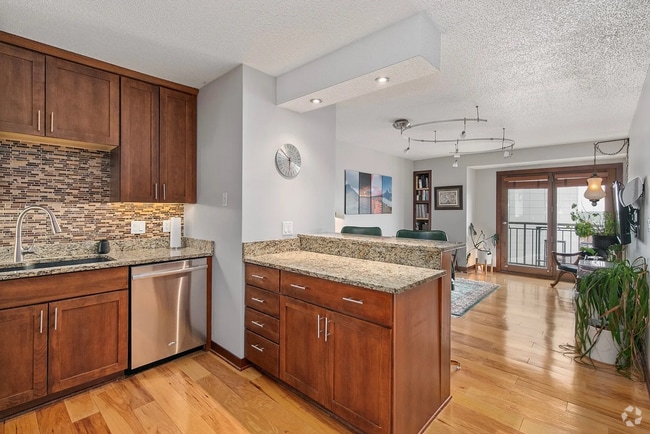 Building Photo - 300 Walnut St Unit 906 Rental