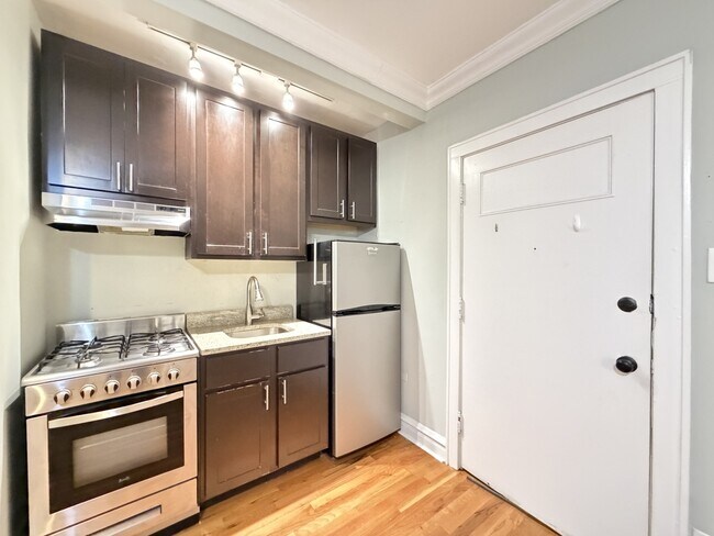 Photo - 4725 N Hermitage Ave Unit 702