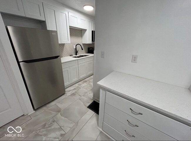 Photo - 5838 Rosslyn Ave