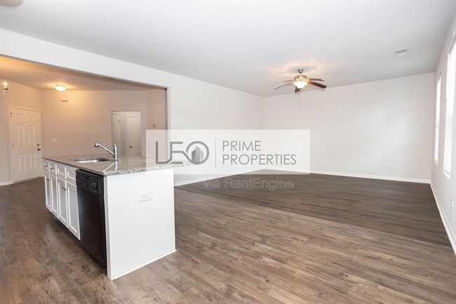 Photo - 156 Daisy Cir