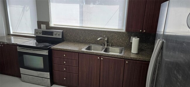 Building Photo - 3915 Ponce De Leon Blvd