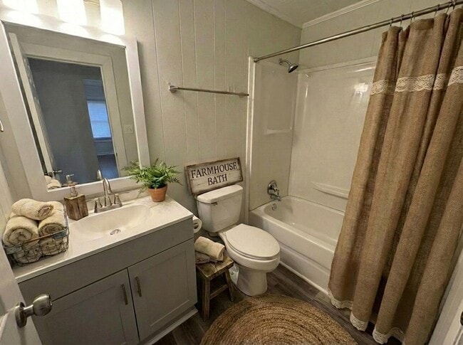 Building Photo - 804 Worth St