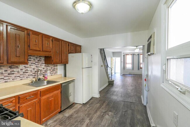 Photo - 217 Moore St
