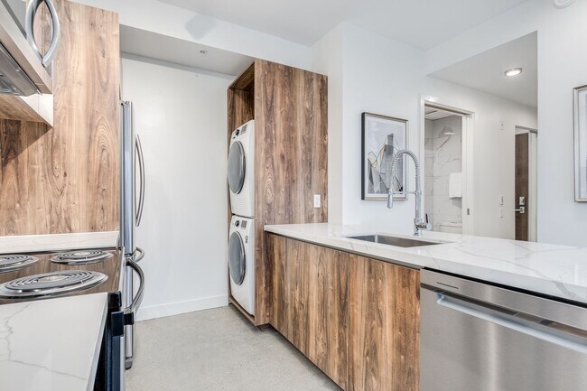 Photo - 1170 Barclay St Unit 004