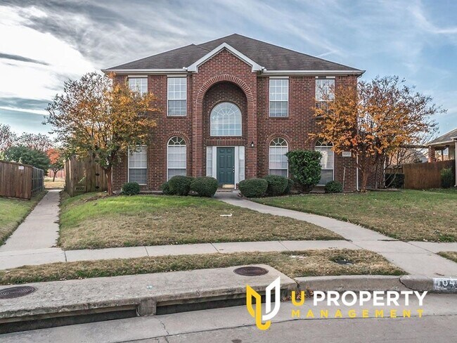 Building Photo - Location! Location! Nature light throughou...