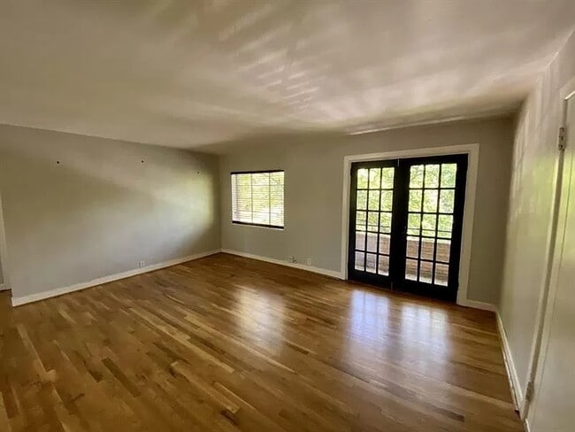 Building Photo - 1392 Normandy Dr NE Unit 4
