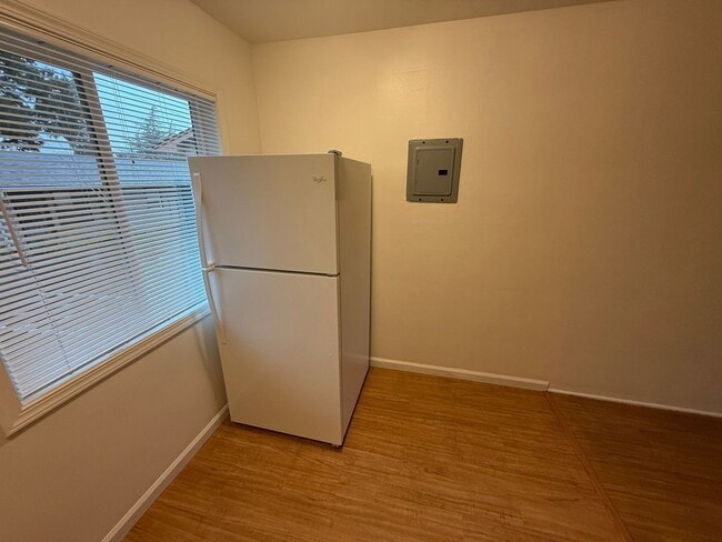 Photo - 1137 Saginaw St S
