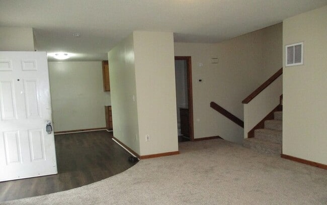 Photo - 138 Chestnut Dr SW