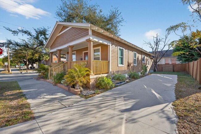 Photo - Updated Tampa Home – Prime Central Location 4 Beds - 2 Baths!