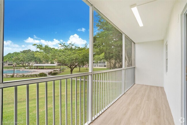 Building Photo - 200 SW 132nd Way Unit 210L Rental