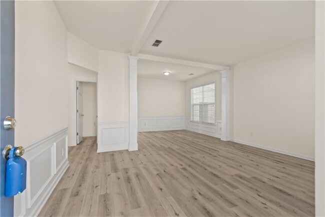 Photo - 915 Wendlebury Ct