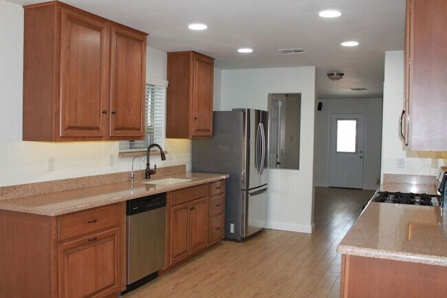 Photo - Adorable 3 Bedroom in Pecan Creek South