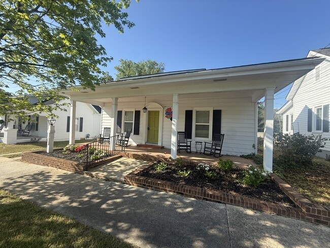 Photo - 303 W Parrish Dr