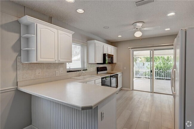 Building Photo - 7785 W Country Club Blvd Rental