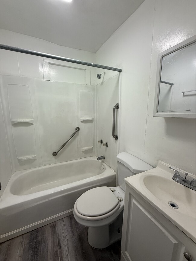 Photo - 3729 Pine Ave SW