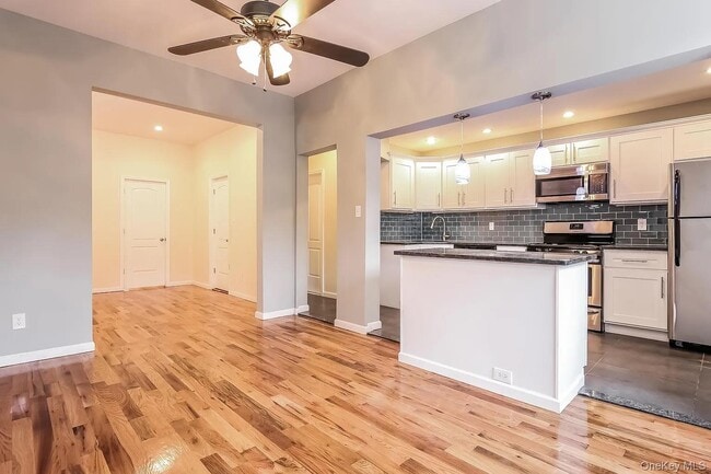 Building Photo - 21 Dewey Pl Unit 1