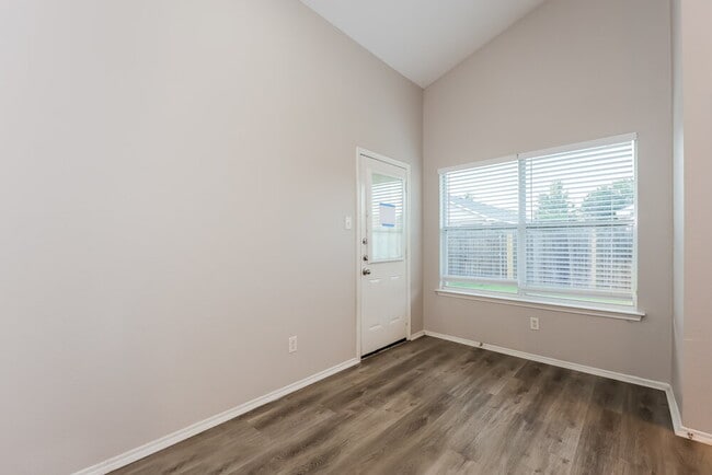 Photo - 1108 Boxwood Dr