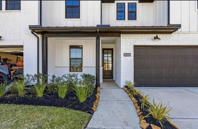 Building Photo - 10326 Water Harbor Dr