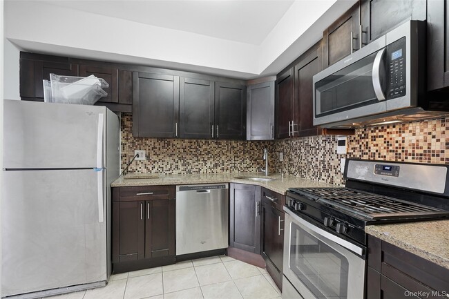 Photo - 220-20 Garth Rd Unidad 205