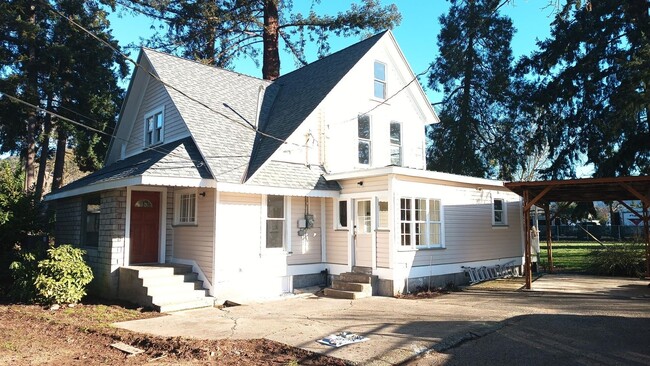 6+ Bdrm Home Built 1895. Close In. With ... - 6+ Bdrm Home Built 1895.  Close In.  With ...