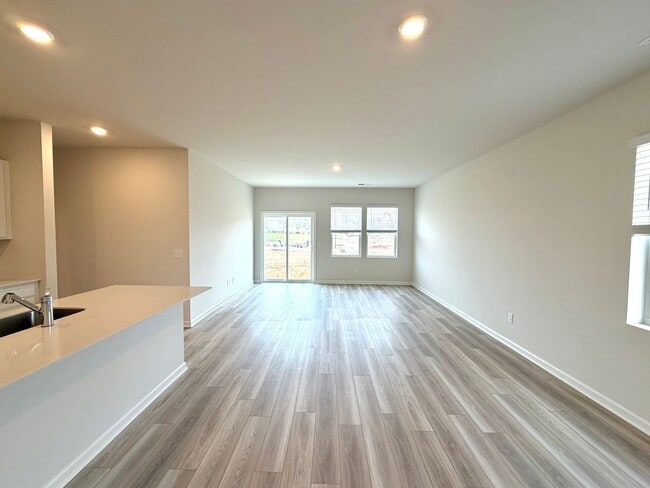 Photo - 919 Moray Ln