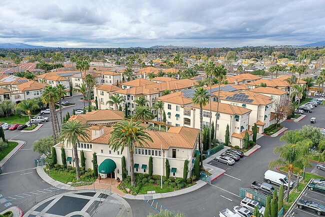 Building Photo - Palma Sorrento at Palm Valley Rental