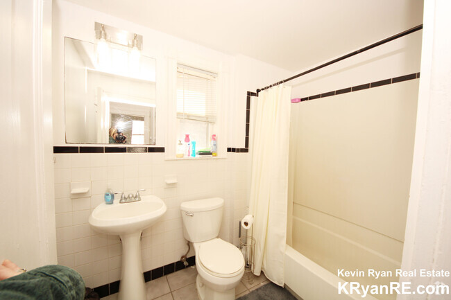 Building Photo - 23 Aldie St Unit 1 Rental