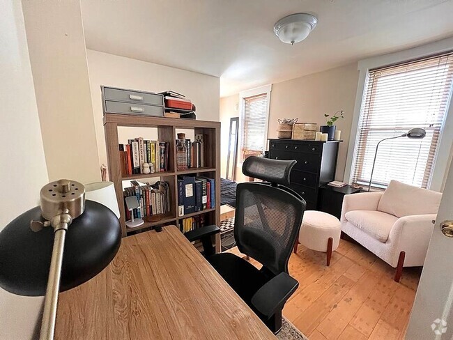 Building Photo - Beautiful bi-level apartment located at 84... Unit 1R
