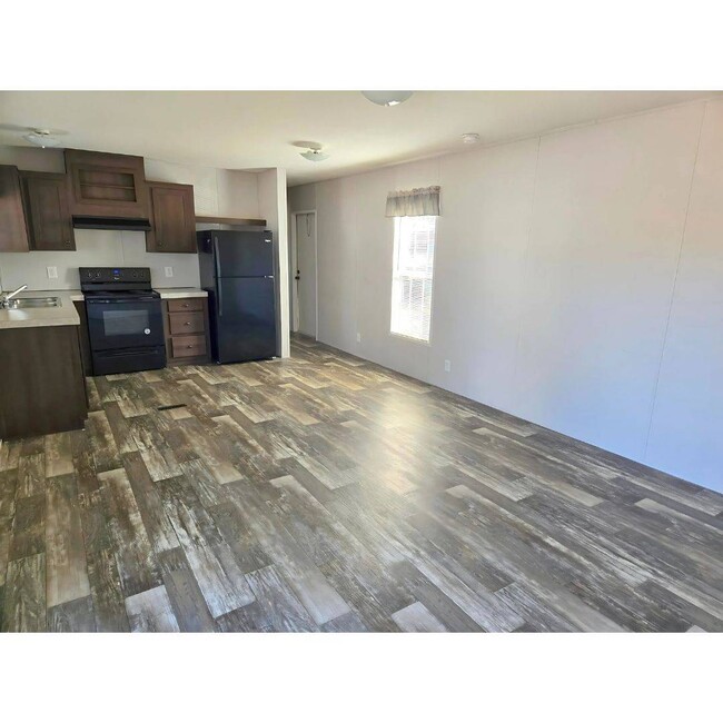 Photo - 1702 Hazel St