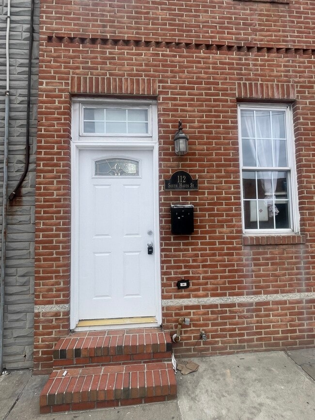 Building Photo - 112 S Haven St