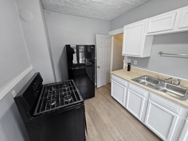 Photo - 10602 Earle Ave