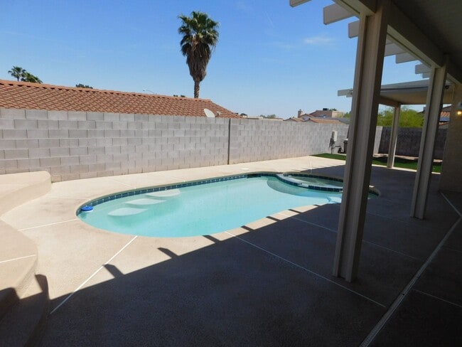 Photo - GORGEOUS SINGLE STORY WITH MANY UPGRADES*3 BEDROOMS*SPARKLING POOL AND SPA!