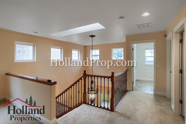 Photo - Must See, Beautiful 4 bedroom home in Hillsboro